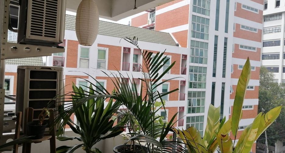 For rent 3 bedrooms condo in Watthana, Bangkok