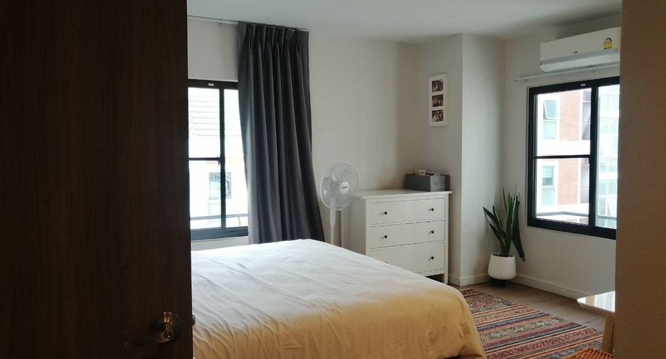 For rent 3 bedrooms condo in Watthana, Bangkok
