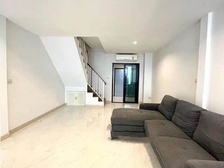 Casa en alquiler de 2 habitaciones en Bang Kapi, Bangkok
