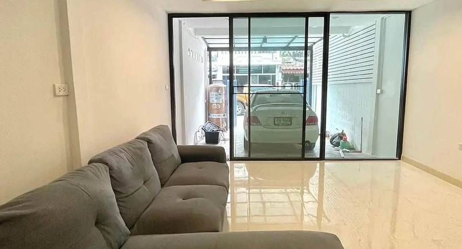 For rent 2 bedrooms house in Bang Kapi, Bangkok