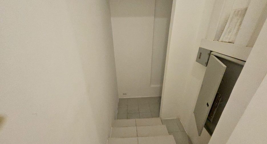 For sale 2 bedrooms condo in Watthana, Bangkok