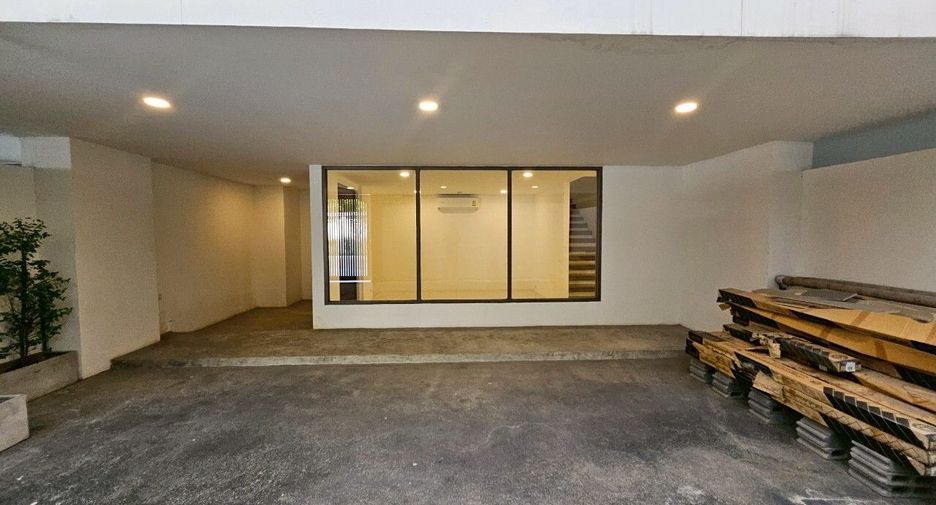 For sale 2 bedrooms condo in Watthana, Bangkok