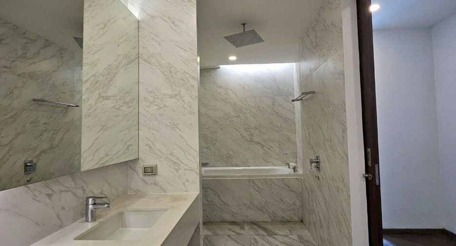 For sale 2 bedrooms condo in Watthana, Bangkok