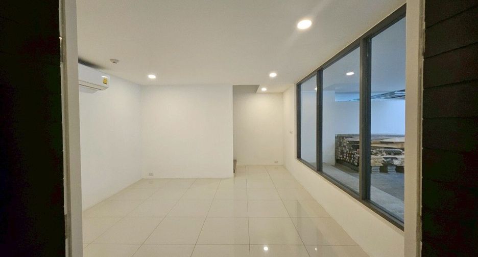 For sale 2 bedrooms condo in Watthana, Bangkok