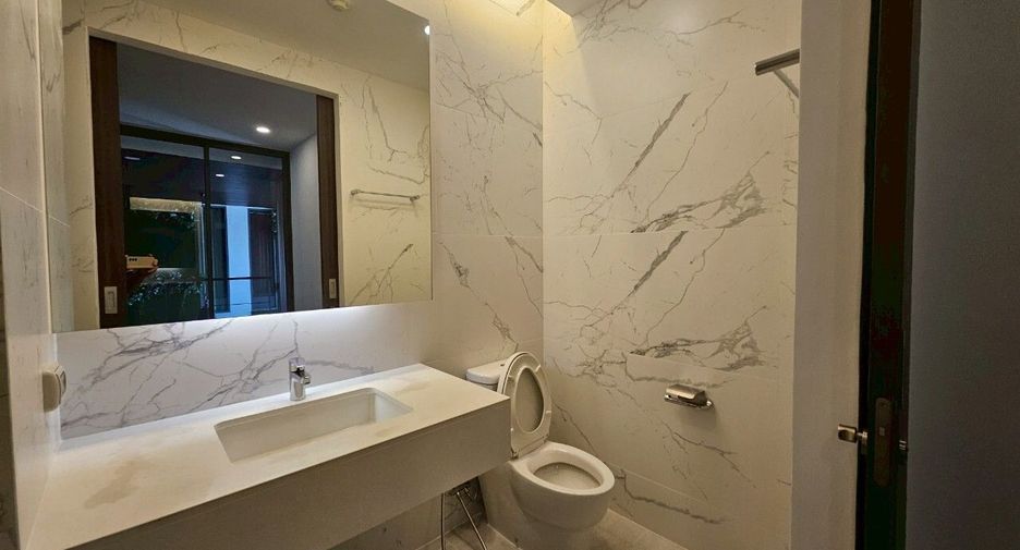 For sale 2 bedrooms condo in Watthana, Bangkok