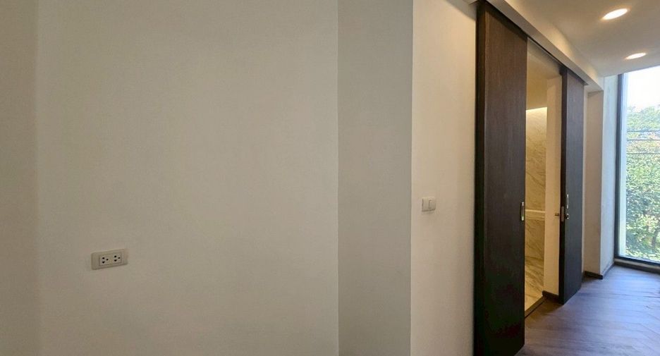For sale 2 bedrooms condo in Watthana, Bangkok