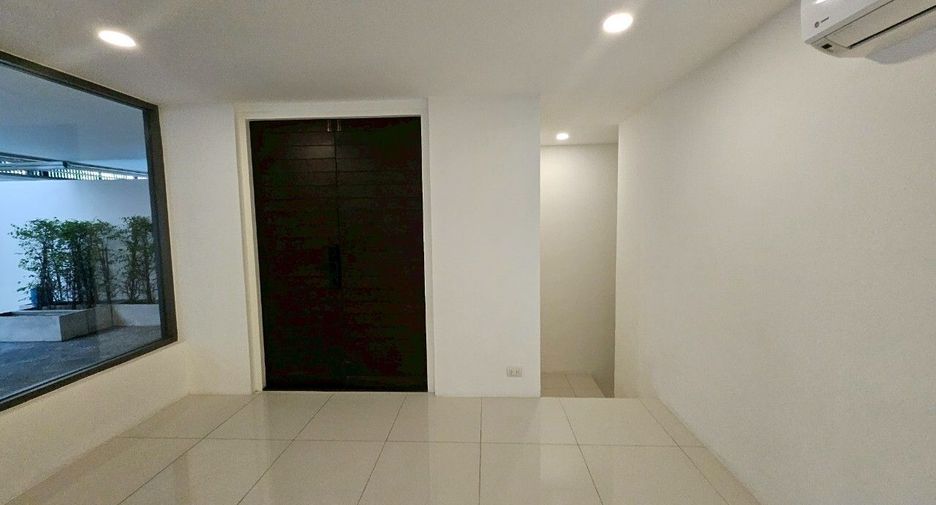 For sale 2 bedrooms condo in Watthana, Bangkok
