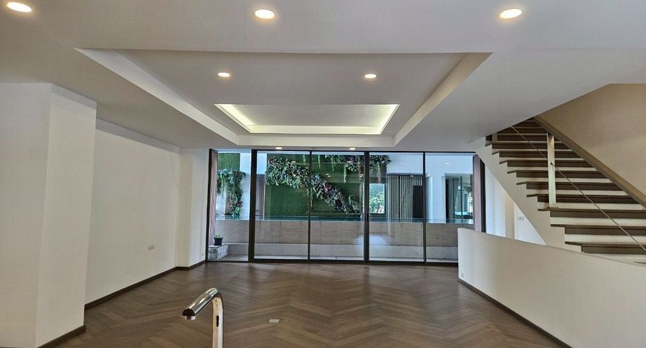 For sale 2 bedrooms condo in Watthana, Bangkok