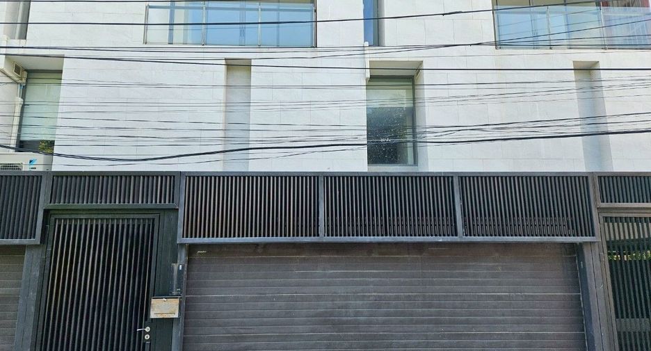 For sale 2 bedrooms condo in Watthana, Bangkok