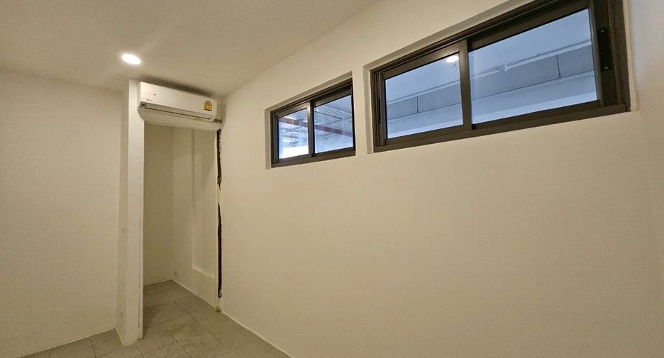 For sale 2 bedrooms condo in Watthana, Bangkok