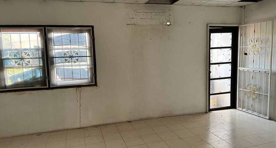 À vendre 3 chambres maison de ville à Sai Mai, Bangkok