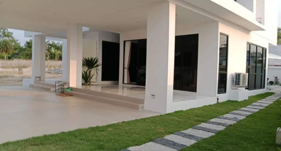 For sale 4 ベッドルーム house in Bang Lamung, Chonburi