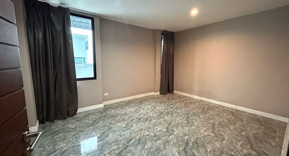 For sale 4 bedrooms house in Bueng Kum, Bangkok