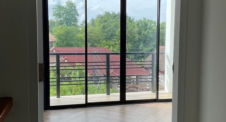 For sale 5 bedrooms townhouse in Mueang Phuket, Phuket
