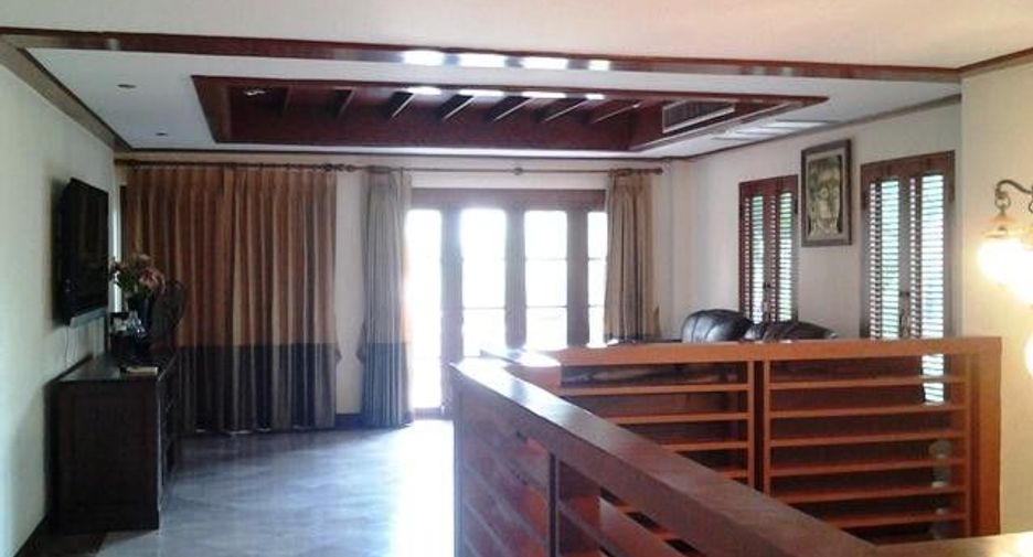 For rent 3 bedrooms condo in Watthana, Bangkok