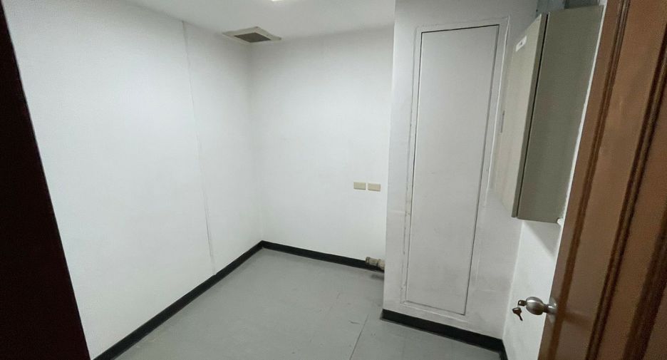 ให้เช่า 2 ห้องนอน คอนโด ใน คลองเตย, กรุงเทพฯ
