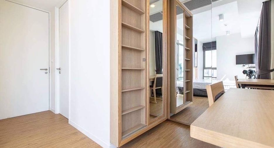 For sale 3 bedrooms condo in Bang Rak, Bangkok