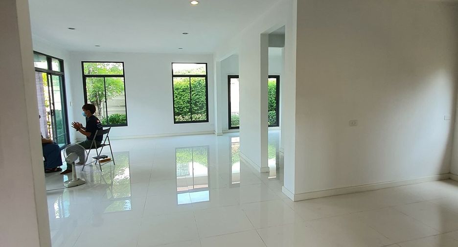 For sale 3 bedrooms house in Suan Luang, Bangkok