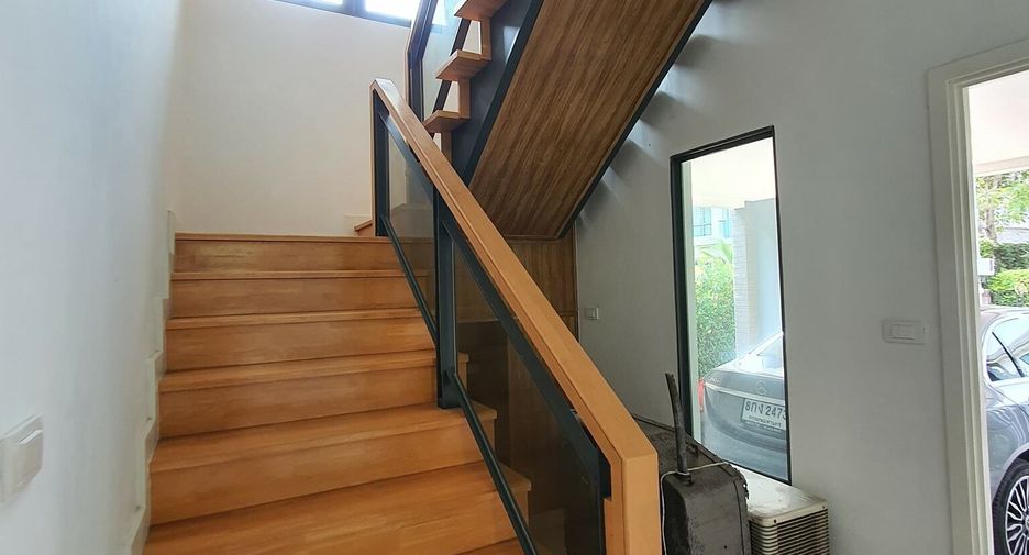 For sale 3 bedrooms house in Suan Luang, Bangkok