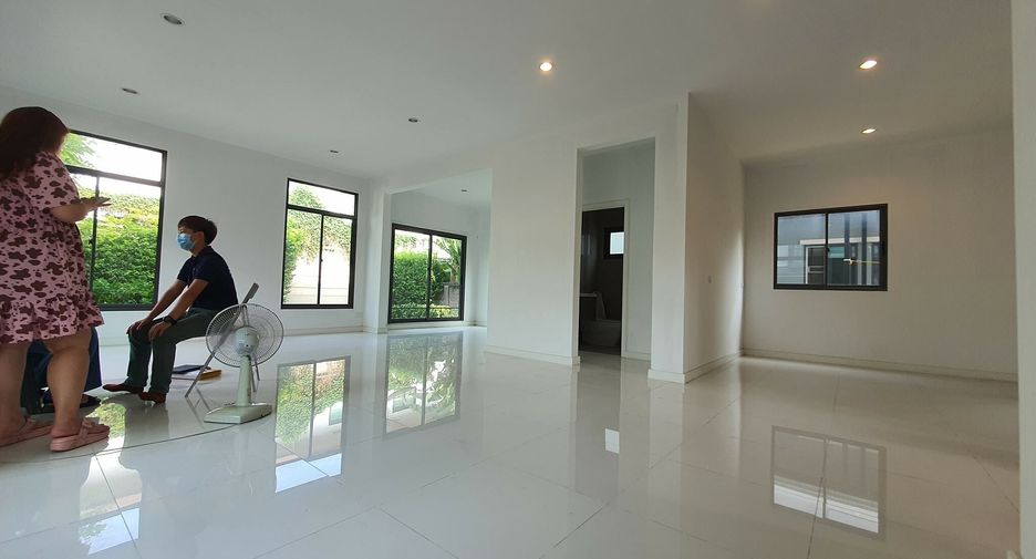 For sale 3 bedrooms house in Suan Luang, Bangkok