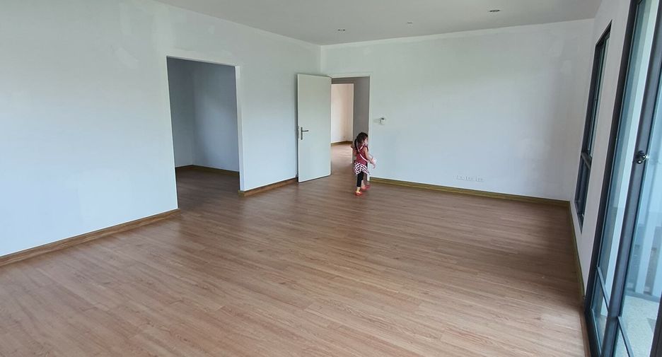 For sale 3 bedrooms house in Suan Luang, Bangkok