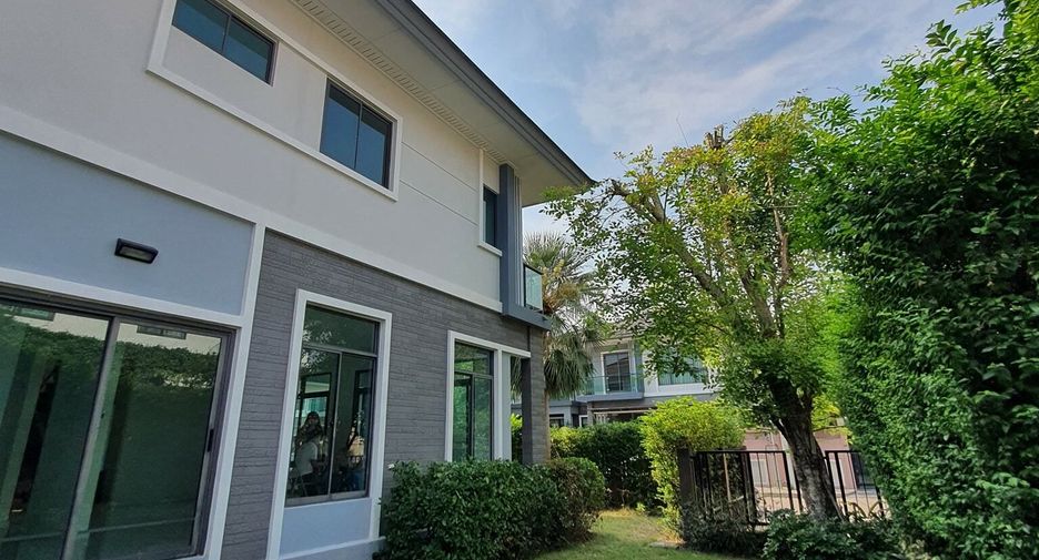 For sale 3 bedrooms house in Suan Luang, Bangkok