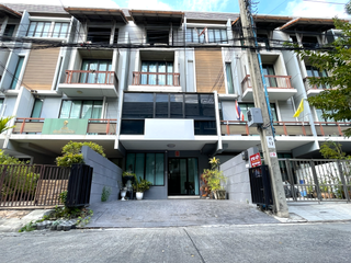 出售 4 卧室 联排别墅 在 Suan Luang, 曼谷