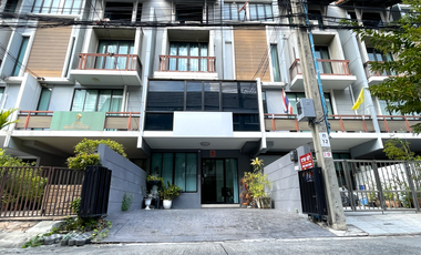 For sale 4 bedrooms townhouse in Suan Luang, Bangkok