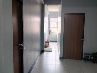 Reihenhaus zum Kauf mit 13 Zimmer in Phra Khanong, Bangkok