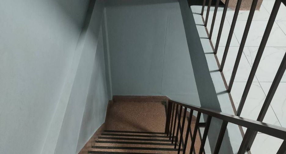 Casa adosada en venta de 13 habitaciones en Phra Khanong, Bangkok