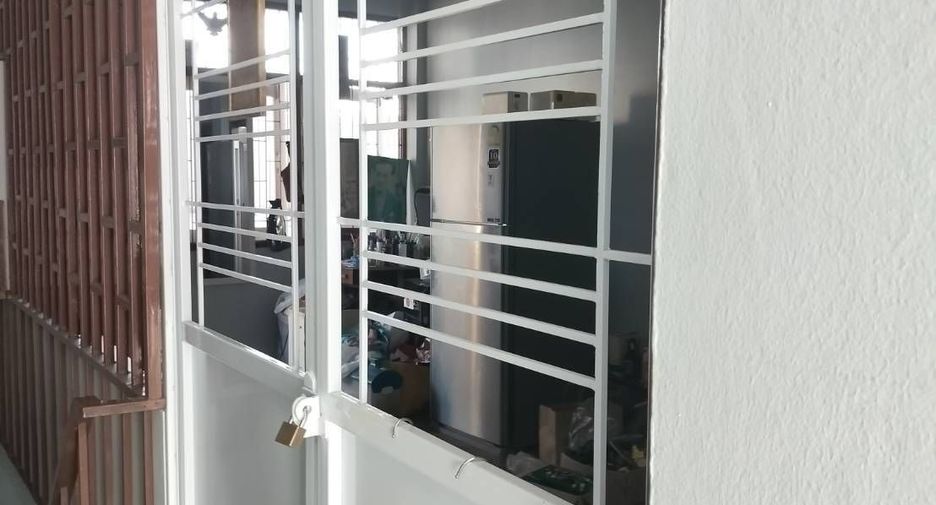 Casa adosada en venta de 13 habitaciones en Phra Khanong, Bangkok