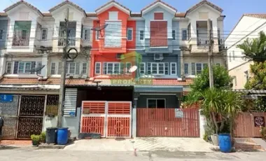 For sale 4 bedrooms townhouse in Mueang Samut Prakan, Samut Prakan