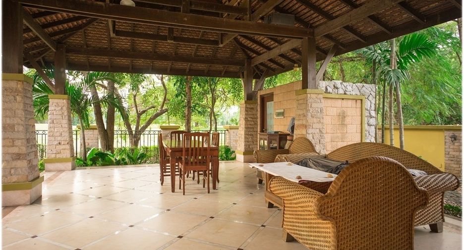 For sale 3 bedrooms villa in Bang Phli, Samut Prakan