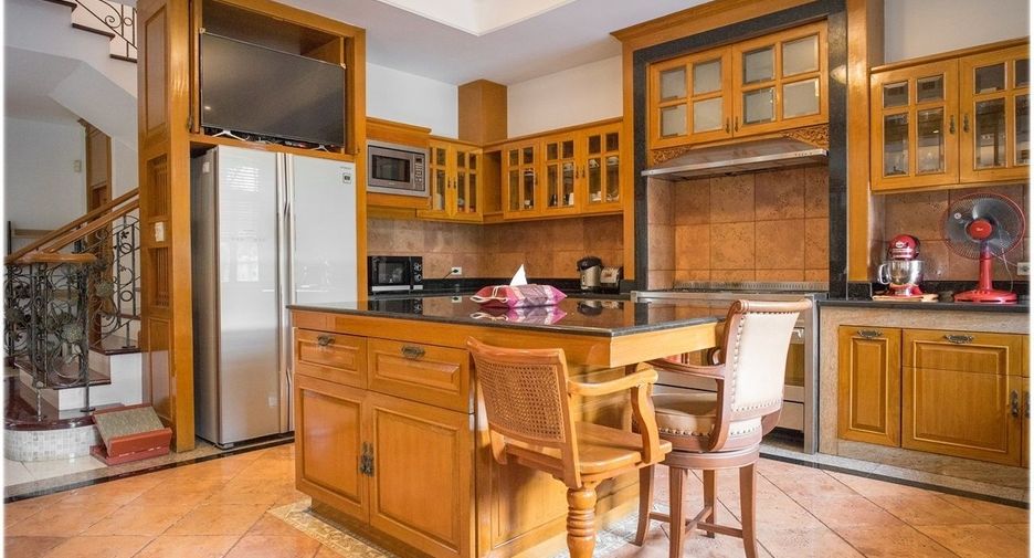 For sale 3 bedrooms villa in Bang Phli, Samut Prakan