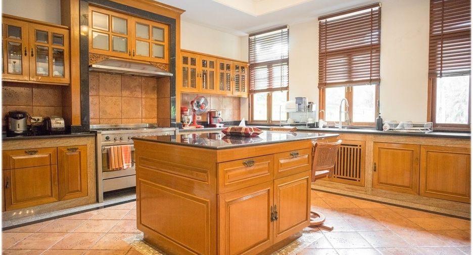 For sale 3 bedrooms villa in Bang Phli, Samut Prakan