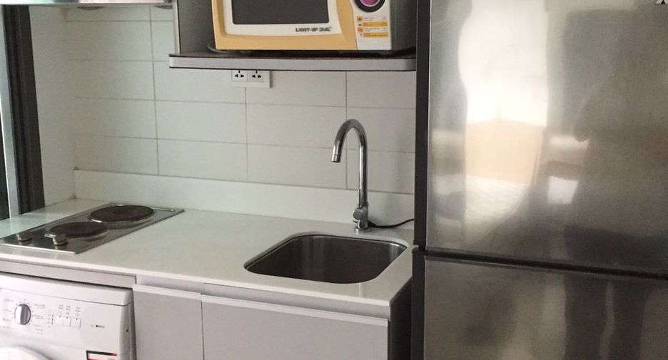Wohnung zur Miete mit Studio in Huai Khwang, Bangkok