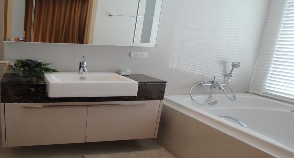 For rent 2 bedrooms condo in Khlong Toei, Bangkok