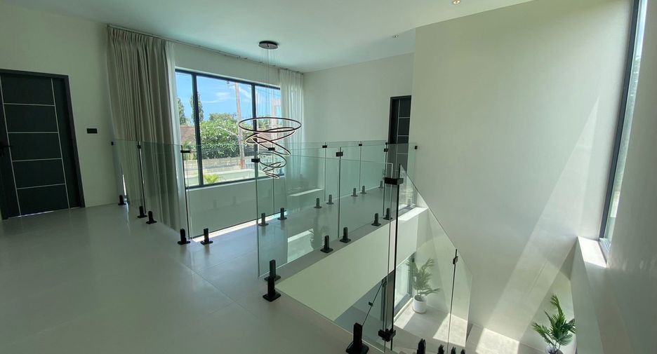 À louer 4 chambres villa à Mueang Phuket, Phuket