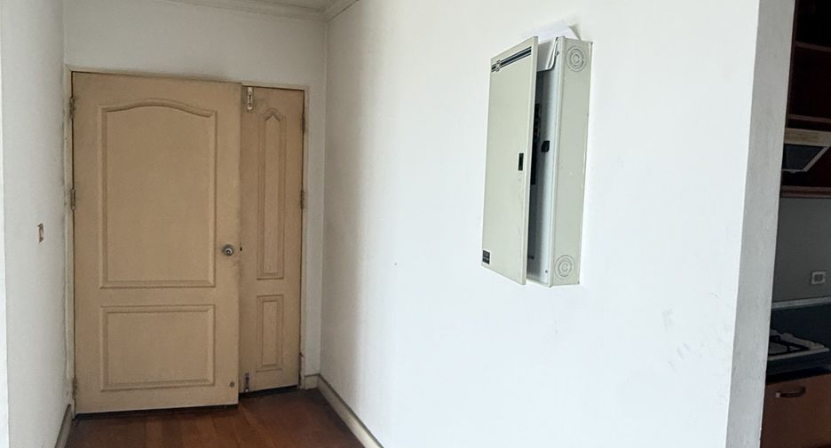 For sale 3 bedrooms condo in Yan Nawa, Bangkok