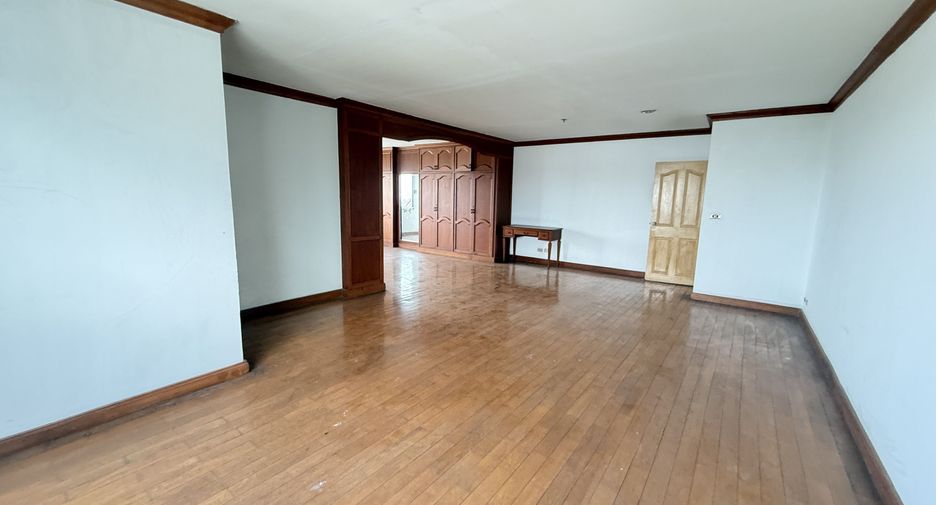For sale 3 bedrooms condo in Yan Nawa, Bangkok