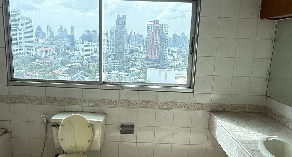 For sale 3 bedrooms condo in Yan Nawa, Bangkok