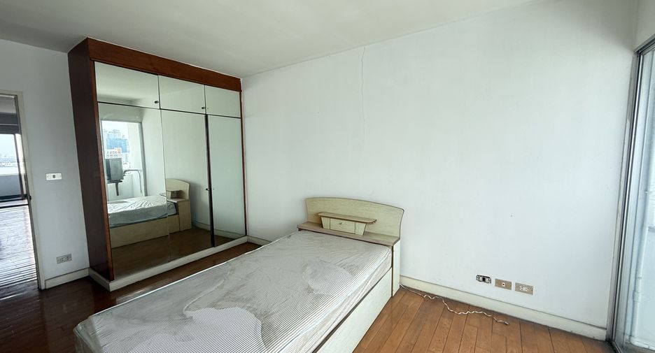 For sale 3 bedrooms condo in Yan Nawa, Bangkok
