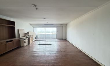 Condo en venta de 3 habitaciones en Yan Nawa, Bangkok