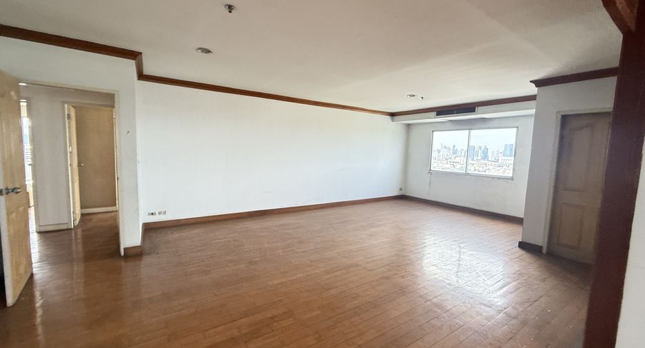 For sale 3 bedrooms condo in Yan Nawa, Bangkok