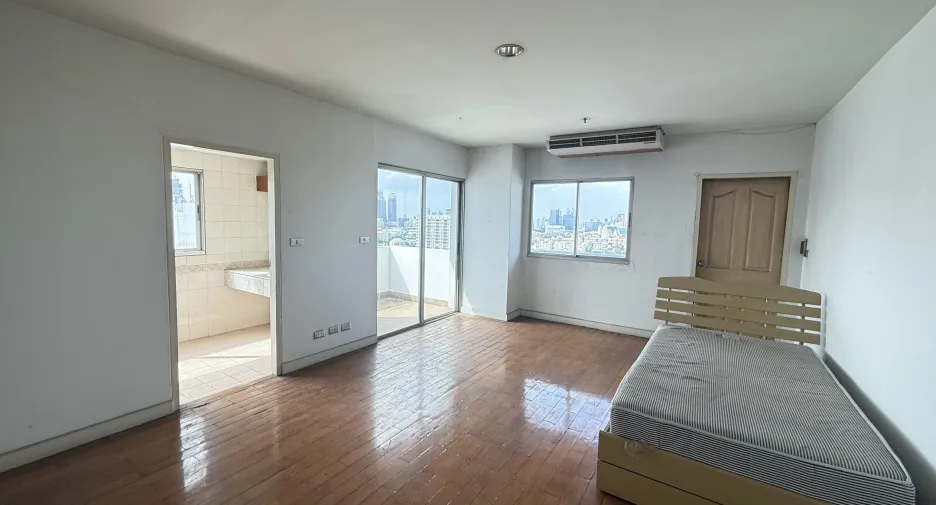 Wohnung zum Kauf mit 3 Zimmer in Yan Nawa, Bangkok