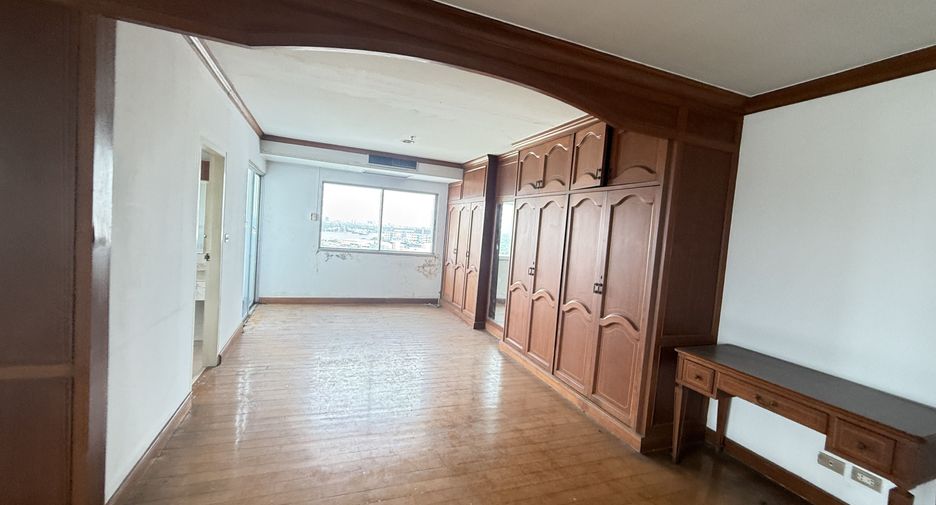 For sale 3 bedrooms condo in Yan Nawa, Bangkok