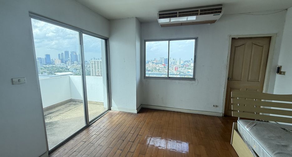 For sale 3 bedrooms condo in Yan Nawa, Bangkok