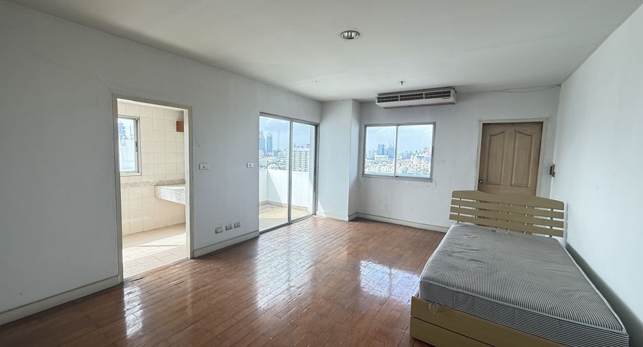 For sale 3 bedrooms condo in Yan Nawa, Bangkok