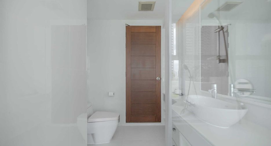 For rent 3 bedrooms condo in Khlong Toei, Bangkok
