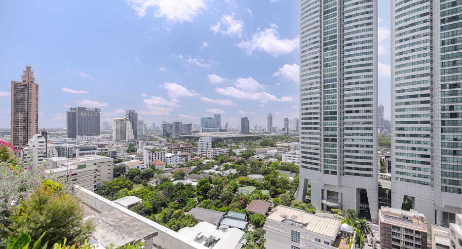 For rent 3 bedrooms condo in Khlong Toei, Bangkok